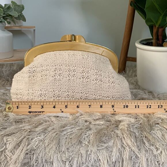 Vintage Crocheted Clutch With Bakelite Handle Unbranded - Picture 12 of 17